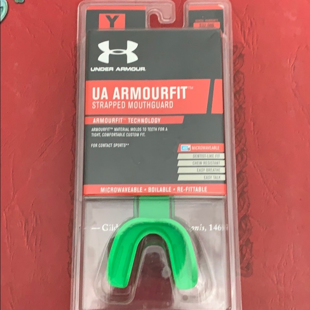Under Amour  Armourfit strapped mouthguard